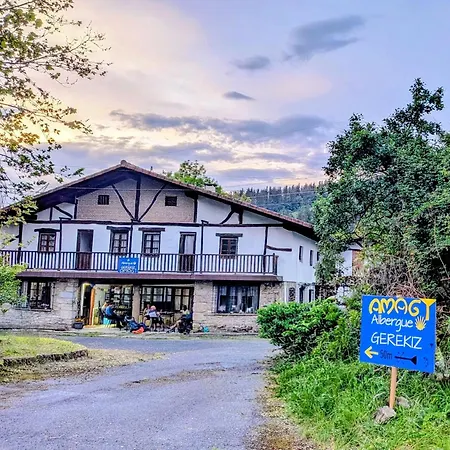 Gerekiz Amagi, Exclusivo Peregrinos Hostal Flores
